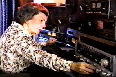  Sarah Estep acredita ter recebido vozes de extraterrestres por meio do seu gravador de fita.