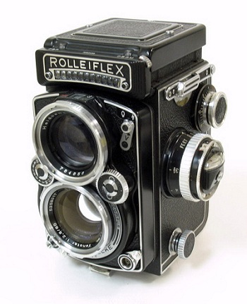 Câmera Rolleiflex do mesmo modelo que Almiro Baraúna disse ter usado para fotografar o “disco voador”